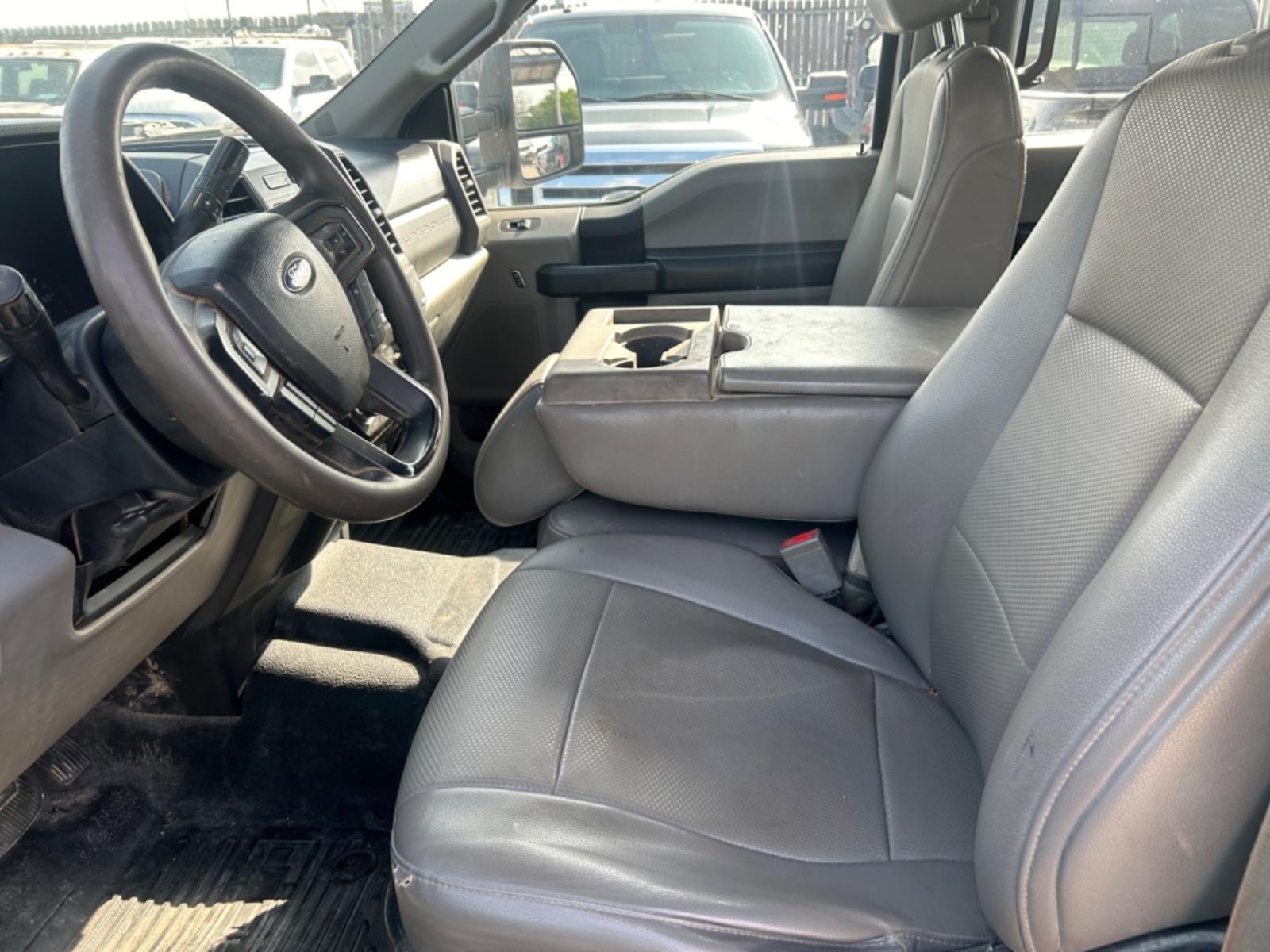 2019 White Ford F-250 SD Lariat Crew Cab Long Bed 2WD (1FT7W2A60KE) with an 6.2L V8 OHV 16V engine, 6A transmission, located at 1687 Business 35 S, New Braunfels, TX, 78130, (830) 625-7159, 29.655487, -98.051491 - Photo #5